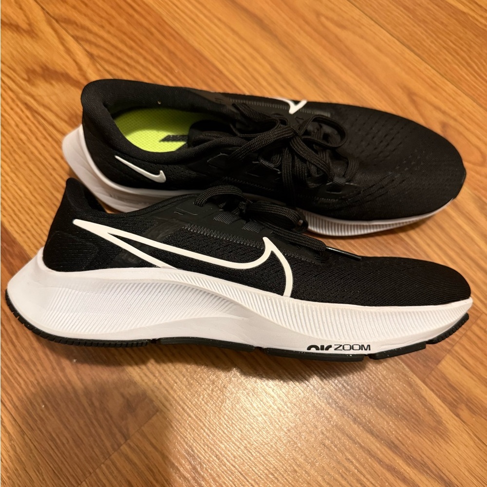 Women Pegasus Running Sneakers Black and White Running Shoes - Air Zoom